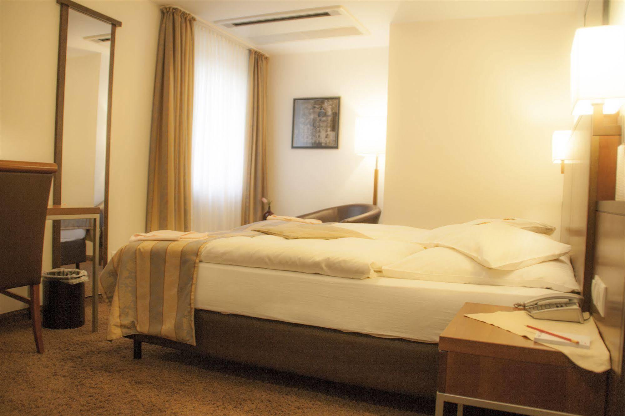 Hotel Zum Adler Bonn Zewnętrze zdjęcie
